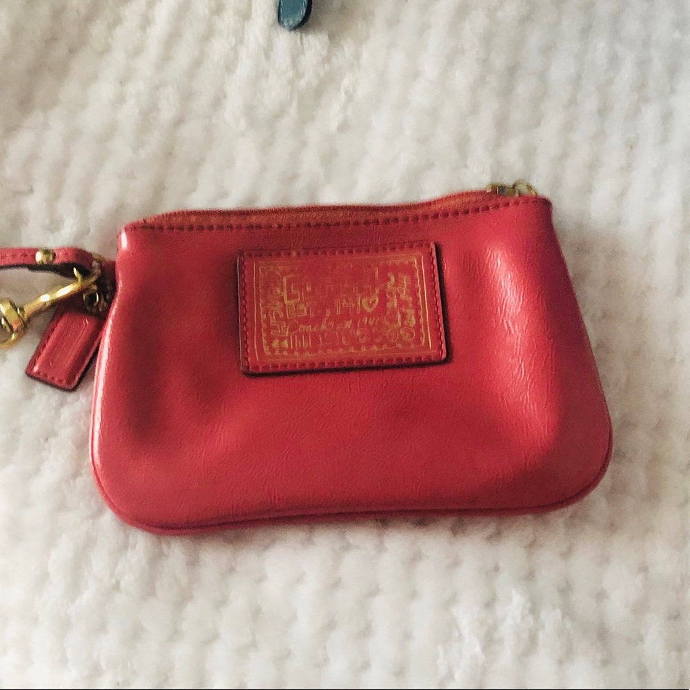 - 🌺Coach- Coral Color Wristlet🌺